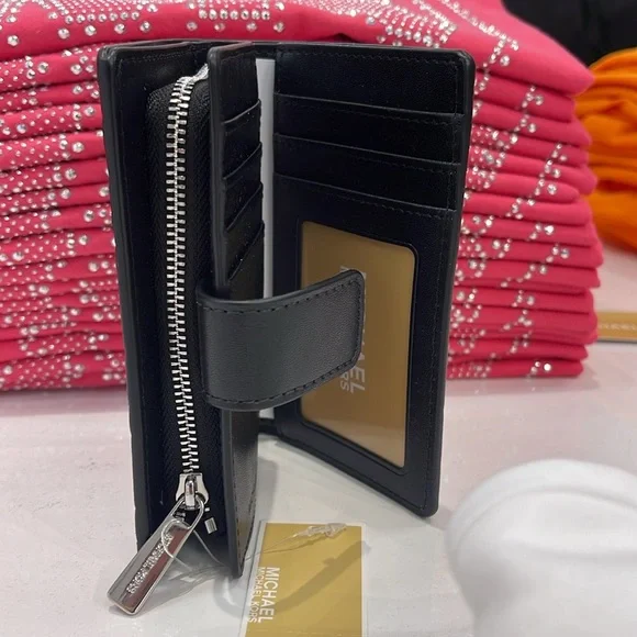 Michael Kors Jet Set Medium Floral Print Bi-Fold Wallet
Black 
NWT - Picture 10 of 16